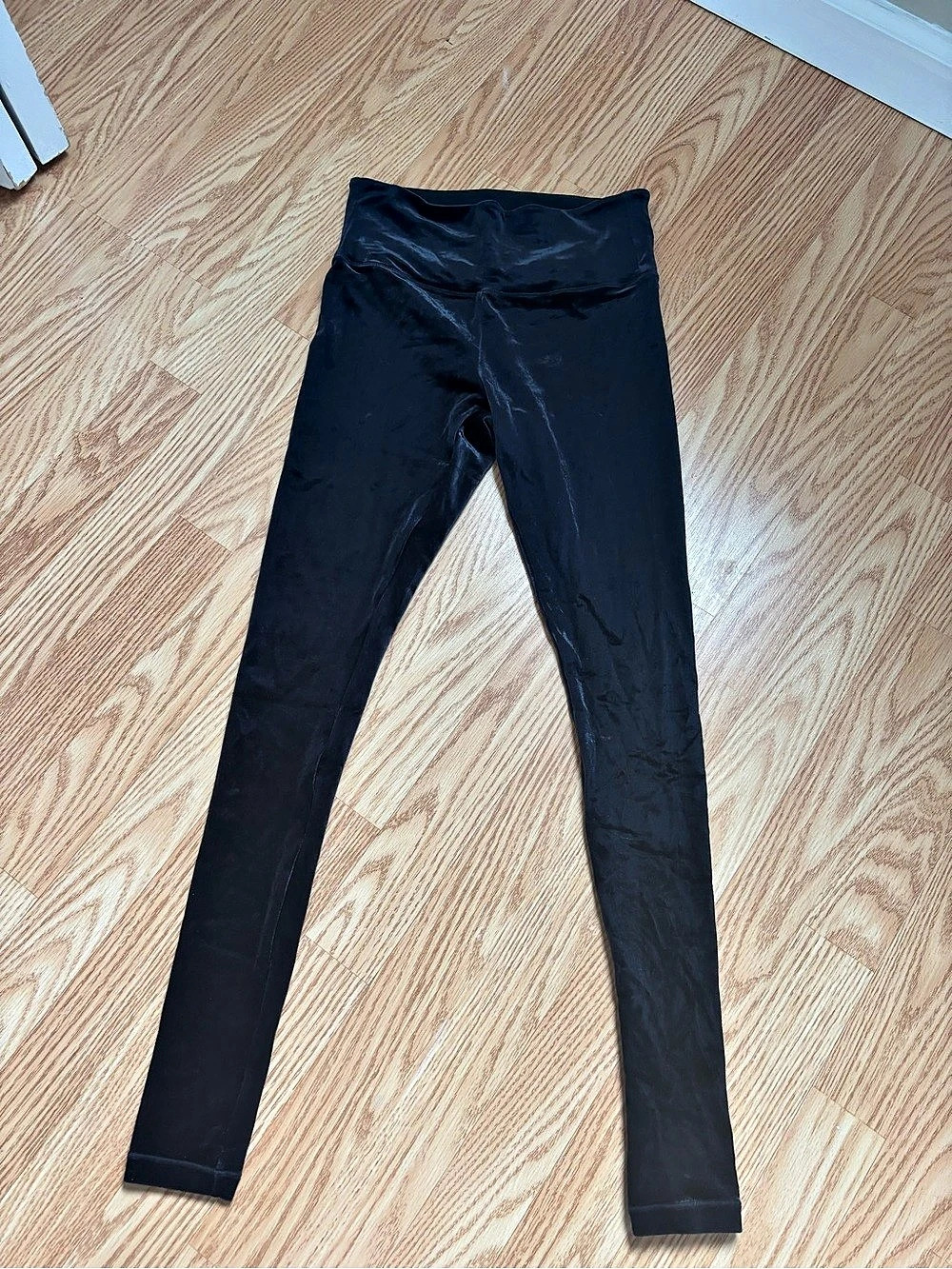 Athleta Elation Velvet Tight Black Leggings Size Small